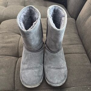 Bearpaw Women’s Size 11 winter boot - grey